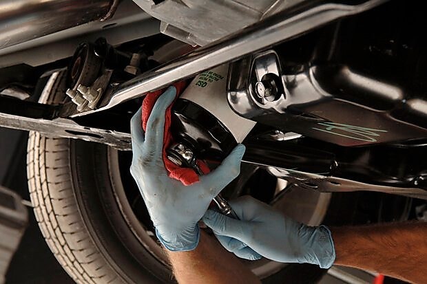 How to change clearance oil in car